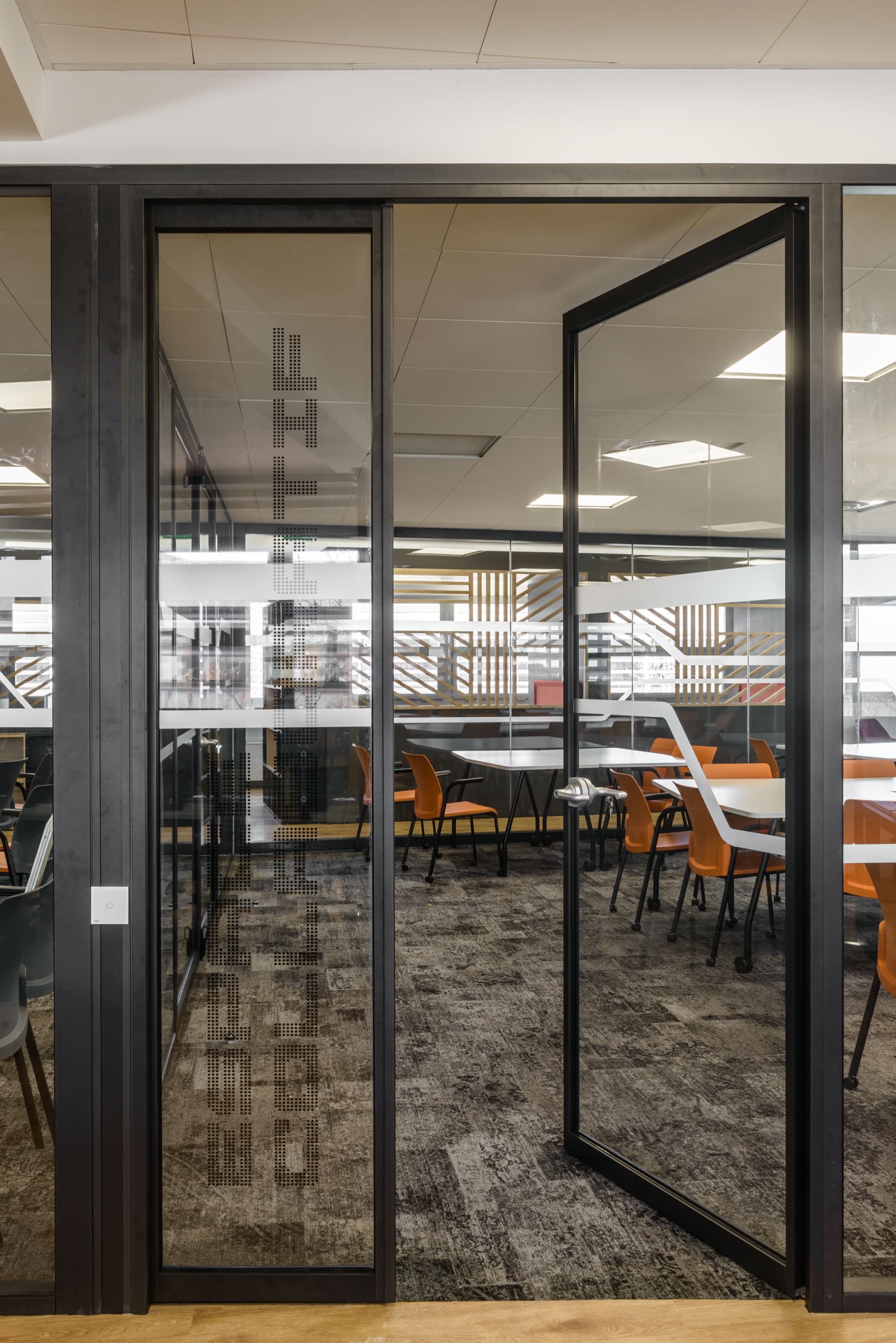 Aménagement de bureaux avec cloisons vitrées